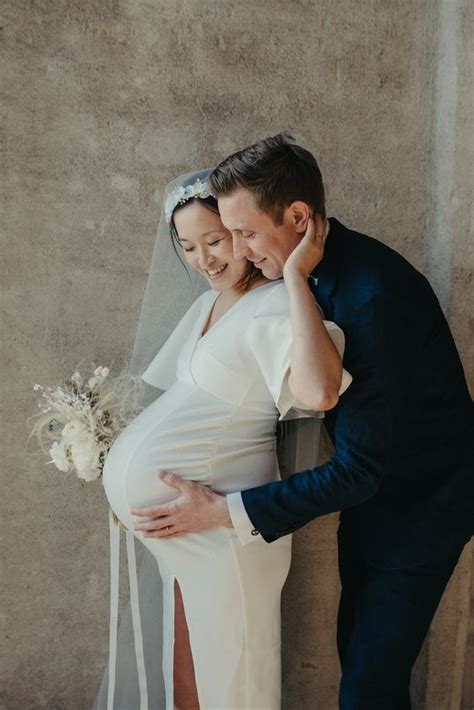 Sposa incinta con wedding planner