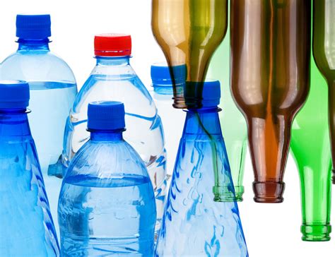 Confronto biberon vetro plastica