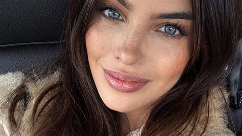Nicole Mazzocato mostra il pancino