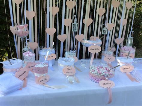 Confettata nascita con dettagli pastello e decorazioni baby