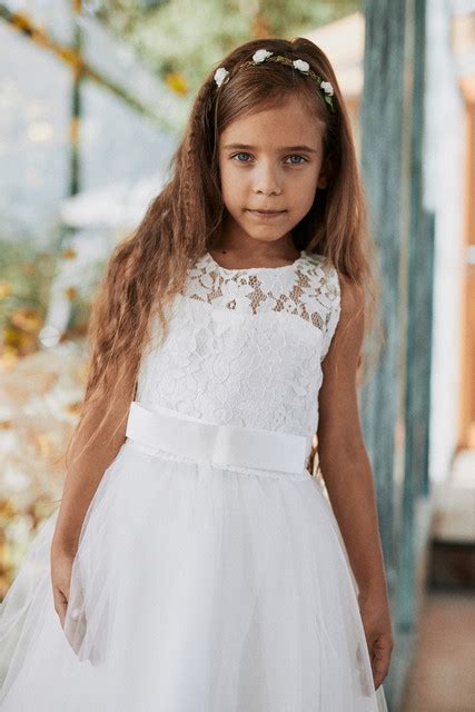 Abito elegante da cerimonia per bambina con dettagli in pizzo