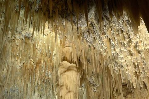 Stalattiti e stalagmiti nelle Grotte di Castellana