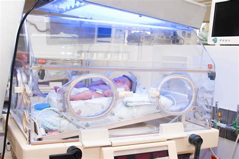 Neonati prematuri in incubatrice