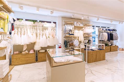 negozio di abbigliamento per neonati