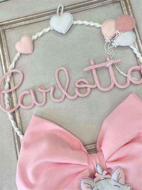 tavolozza di colori moderni per fiocchi nascita inclusi rosa, azzurro e tonalità neutre