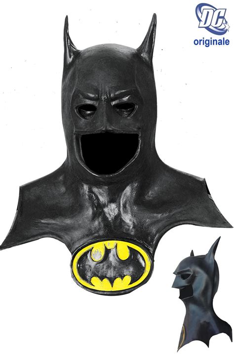 Accessori essenziali di Batman: maschera, mantello, guanti