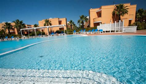 Resort di lusso con piscina a Porto Cesareo