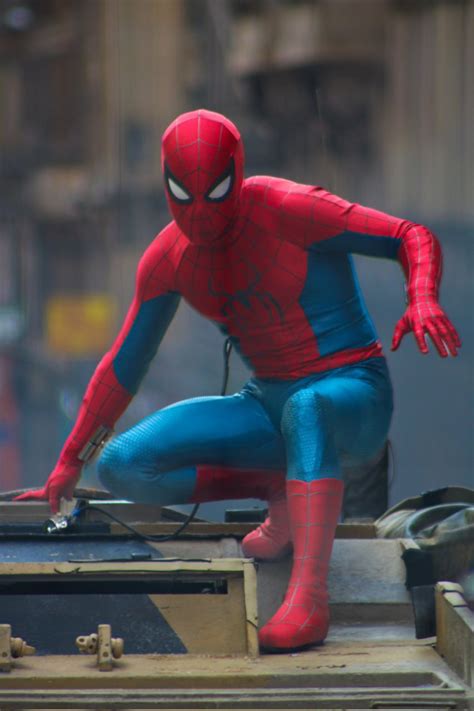 Spider-Man in posa iconica