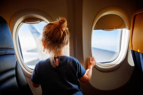 Bambini in aereo