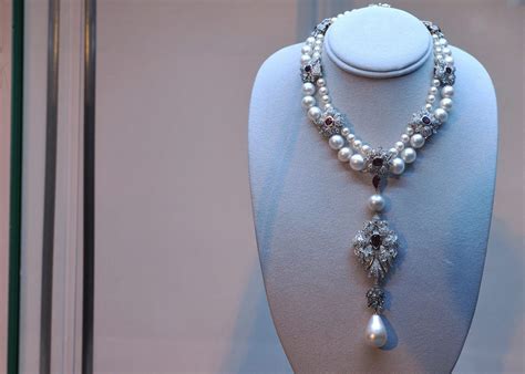 Ritratto di Margherita d'Austria-Stiria con la perla La Peregrina