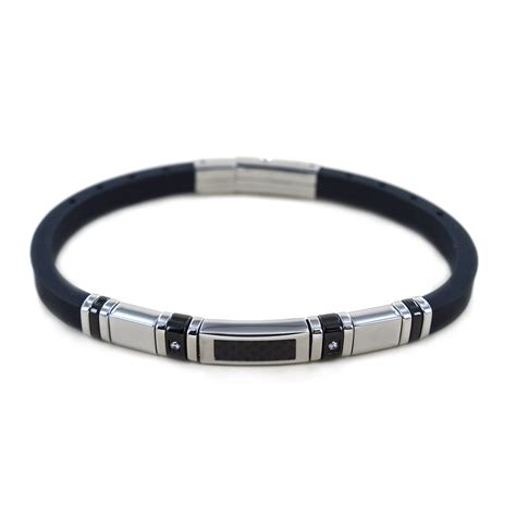 Modelli di bracciali maschili in acciaio e caucciù