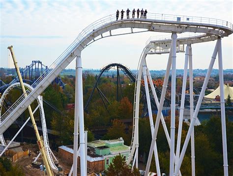Montagne russe Oblivion - The Black Hole in caduta verticale a Gardaland