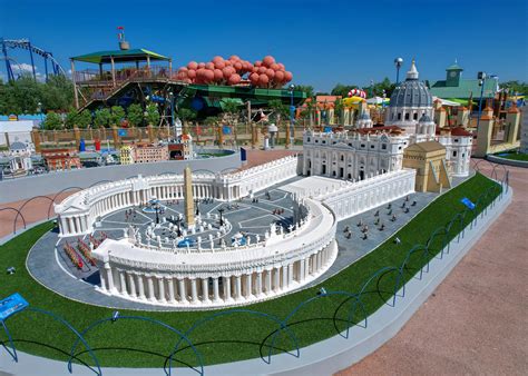 Sezione della Miniland di LEGOLAND Water Park a Gardaland con monumenti in mattoncini LEGO