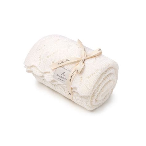Bambino avvolto in una copertina di lana merino
