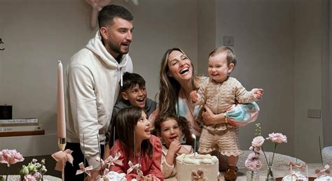 Influencer Beatrice Valli con i suoi figli