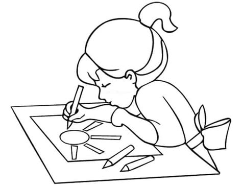 Bambina che colora un disegno con pennarelli