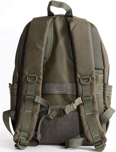 Dettaglio ravvicinato delle spalline regolabili e del tessuto dello zaino