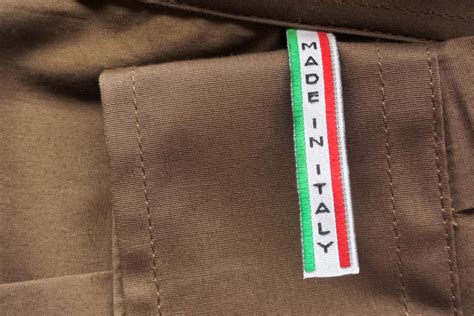 Etichetta Made in Italy su un capo di abbigliamento