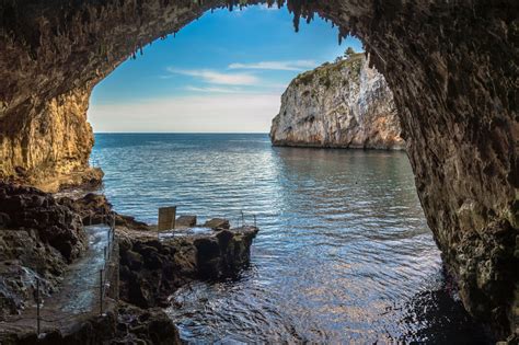 Grotte di Zinzulusa con le loro spettacolari formazioni calcaree