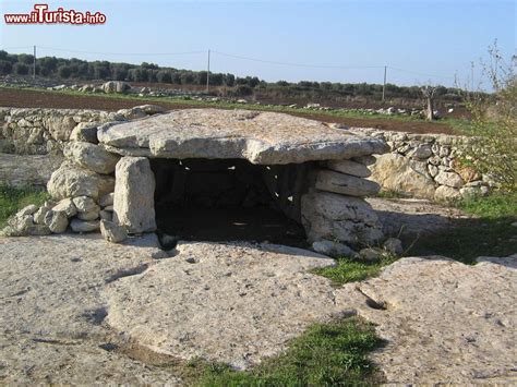 Dolmen di Giuggianello, testimone di antiche civiltà