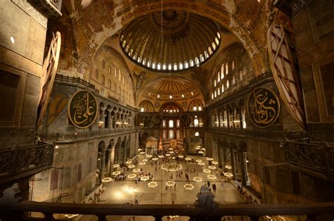 Vista interna della Basilica di Santa Sofia come doveva apparire all'epoca