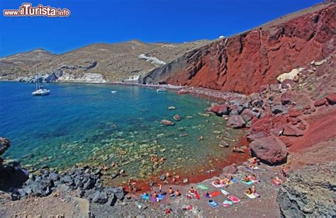 Sabbia rossa della Red Beach di Santorini