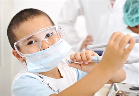 Visita dal dentista pediatrico