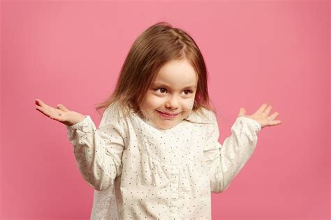 Bambino imbarazzato a scuola