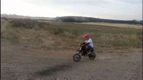 Minicross COYOTE in azione su sterrato