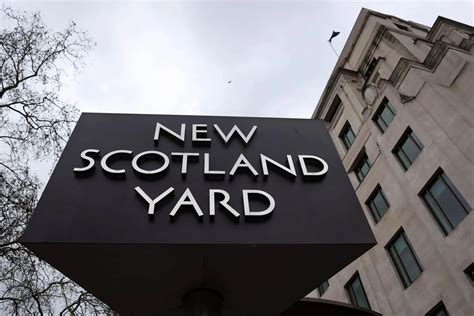 Identikit del sospettato rilasciato da Scotland Yard