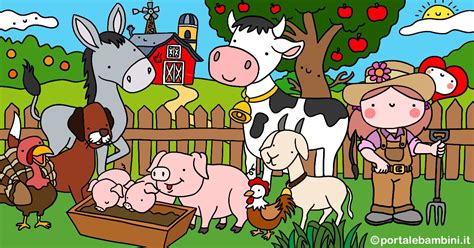 Bambini che accarezzano animali da fattoria