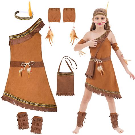 bambina con trecce e piume nel look da indiana