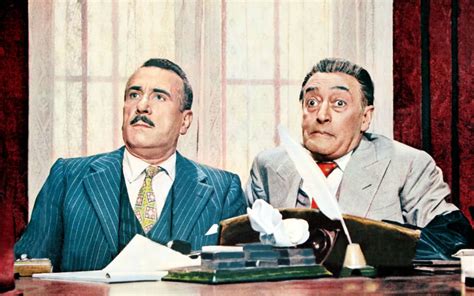 Scena del film con Totò e Peppino De Filippo che evidenzia il contrasto tra i personaggi