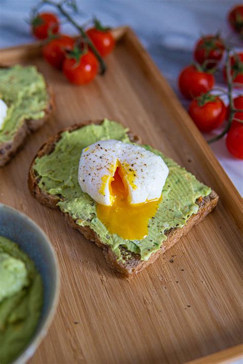 Avocado toast decorato per bambini