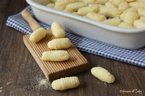 Diverse preparazioni a base di semolino (gnocchi, zuppe, dolci)
