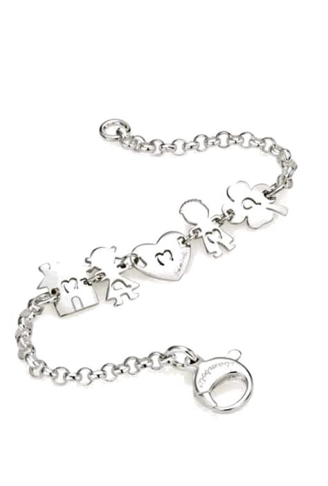madre e figlia che indossano bracciali coordinati