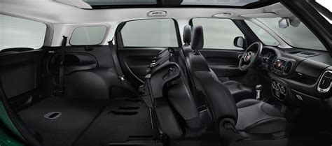 Interni della Fiat 500L con sedili posteriori abbattuti