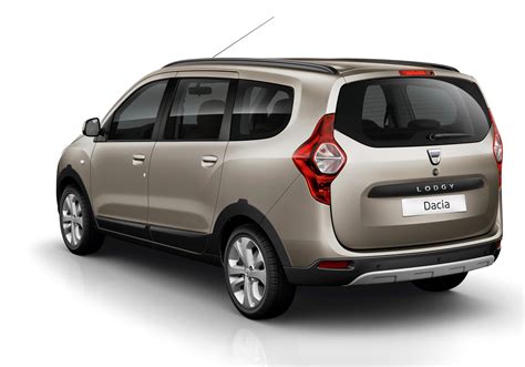 Collage di immagini che mostrano la Dacia Lodgy, la Mini Countryman e l'Opel Meriva