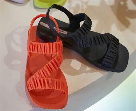 Confronto tra sandali Ipanema, Havaianas e Crocs