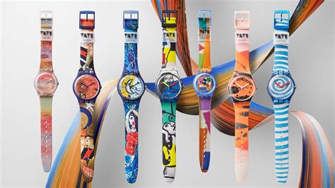 Collage di diversi modelli di orologi Swatch, dai classici quadranti bianchi a quelli colorati e vivaci