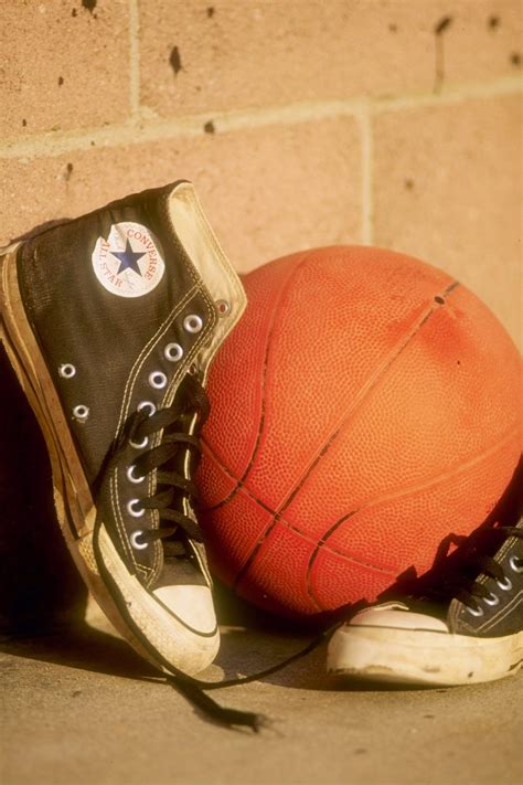 Storia e evoluzione delle classiche sneaker Converse