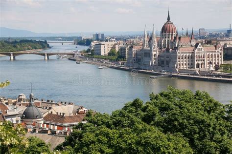Panorama di Budapest con il Parlamento e il Danubio