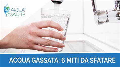 infografica che smentisce i principali miti sulla salute e l'acqua gassata