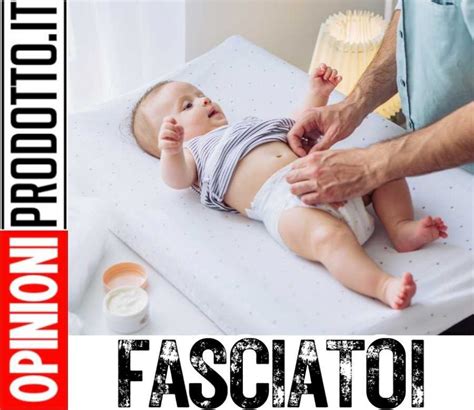 Organizzazione degli accessori per il cambio pannolino su un fasciatoio