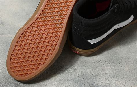 dettaglio ravvicinato della suola iconica in gomma waffle Vans