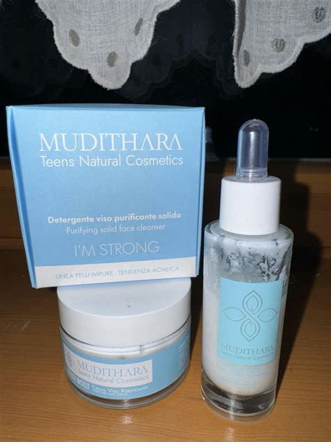 routine skincare delicata per adolescenti con prodotti specifici
