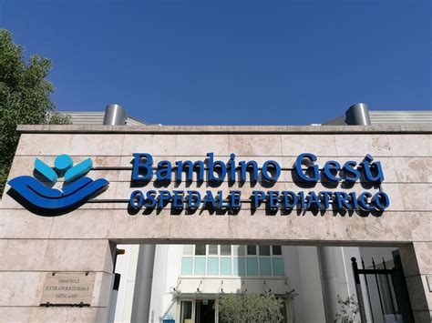 L'ingresso storico dell'Ospedale Pediatrico Bambino Gesù sul Gianicolo a Roma