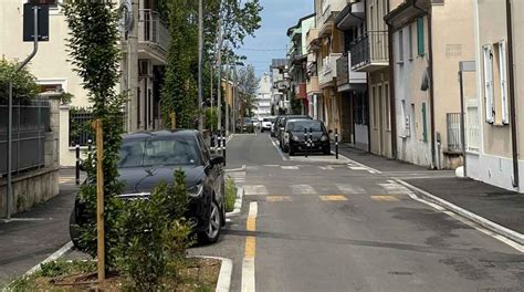 Una strada napoletana storica e decadente