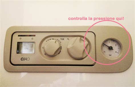 Manometro di una caldaia con indicazione della pressione ideale