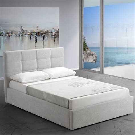 Camera da letto moderna con copripiumino una piazza e mezza dai toni pastello